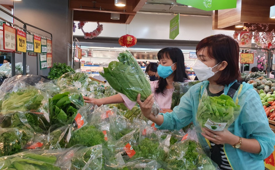 Hàng hóa dồi dào, nhiều chương trình khuyến mãi trong dịp nghỉ lễ