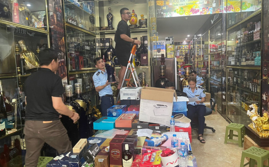 Bắc Giang thu giữ lượng lớn rượu ngoại và xì gà và thuốc lá nhập lậu