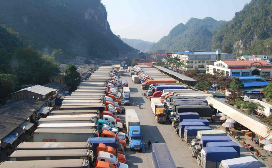 Triển khai các biện pháp cấp bách giảm ùn ứ và thúc đẩy xuất khẩu nông sản tại cửa khẩu biên giới phía Bắc