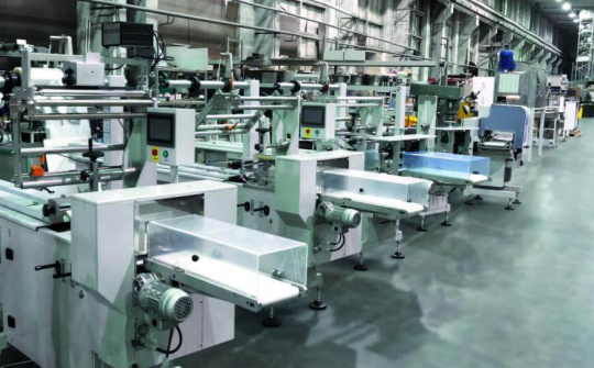 Căn cứ xác định máy móc, thiết bị có tuổi vượt quá 10 năm không thuộc công nghệ lạc hậu