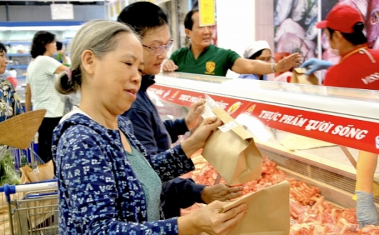 Nghiên cứu các yếu tố ảnh hưởng đến quyết định mua sản phẩm sử dụng bao bì thân thiện với môi trường của khách hàng tại Bình Dương