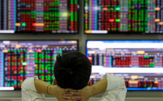 Thị trường chứng khoán Việt Nam liệu có lặp lại lịch sử khi lãi suất điều hành liên tục giảm?