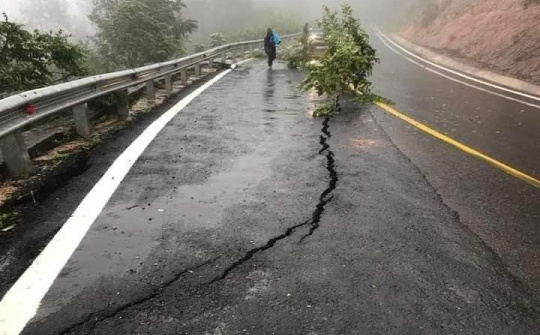 Chuyến công tác bão táp