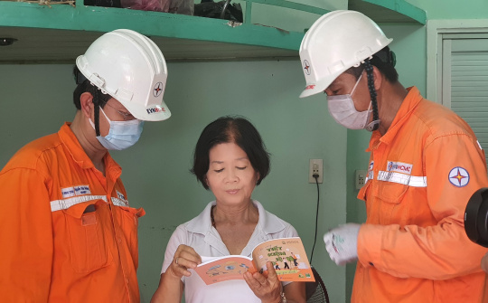 Ngành điện TP.HCM: Đồng bộ các giải pháp đẩy mạnh công tác tiết kiệm điện