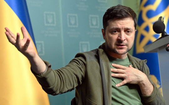 [Quốc tế nổi bật] Luật mới của ông Volodymyr Zelensky