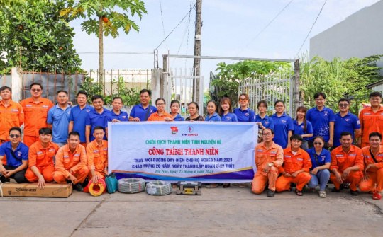 Đoàn Thanh niên EVNGENCO2 nâng cấp hệ thống điện cho các hộ gia đình khó khăn