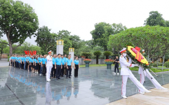 Công đoàn VNSTEEL: Thành kính báo công dâng Bác và tưởng niệm các anh hùng liệt sỹ