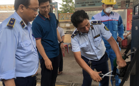 Xử phạt hơn 200 triệu đồng đơn vị kinh doanh xăng dầu không đủ điều kiện