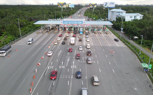 Đề xuất thu phí tất cả cao tốc theo số km phương tiện chạy trên đường