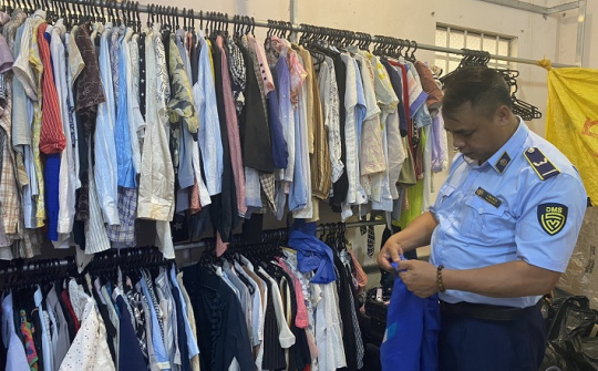 Đắk Lắk: Thu hơn 500 sản phẩm quần áo không rõ nguồn gốc, xuất xứ