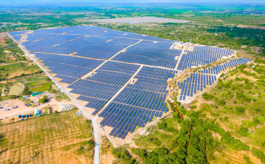 Tập đoàn Trung Quốc chốt nhà máy thanh silicon tại Nghệ An, thị trường pin năng lượng Việt Nam "béo bở" thế nào?