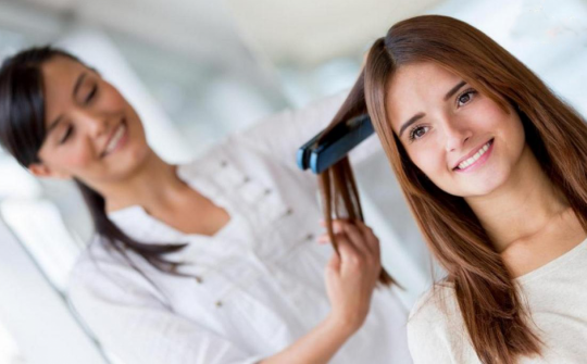 5 cách giảm thiểu hư tổn cho tóc mà không cần từ bỏ việc tạo kiểu tóc bằng nhiệt