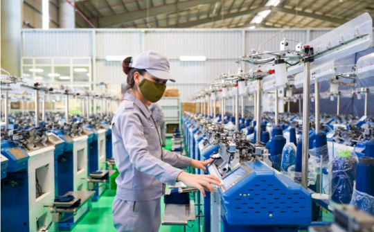 Máy dệt 15G công nghệ mới, nâng chất lượng găng tay xuất khẩu