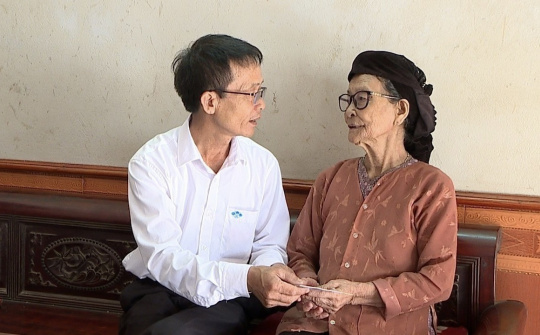 Công ty Supe Lâm Thao phụng dưỡng suốt đời Mẹ Việt Nam anh hùng