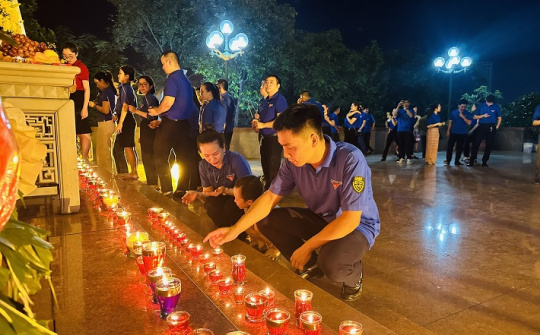 Thanh niên Quản lý thị trường thắp 1.000 ngọn nến tri ân các anh hùng liệt sĩ