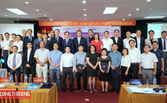 Bộ Công Thương và Samsung khởi động Dự án hợp tác phát triển nhà máy thông minh năm 2023