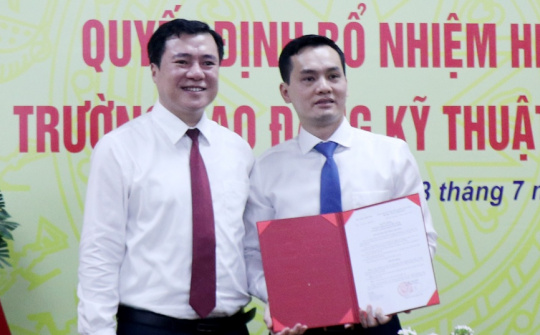 Công bố Quyết định bổ nhiệm Hiệu trưởng Trường Cao đẳng Kỹ thuật công nghiệp