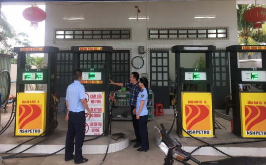 Phát hiện trên 2.600 lít xăng không đạt chất lượng tại Cần Thơ