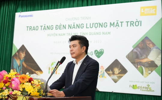 Panasonic:  Tài trợ đèn năng lượng mặt trời cho các hộ khó khăn Quảng Nam