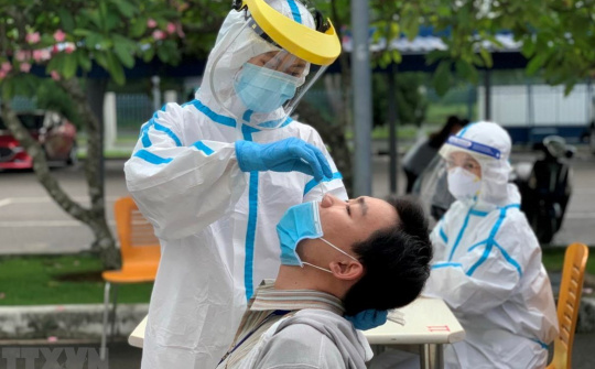 Đảm bảo phụ cấp ưu đãi thoả đáng cho nhân viên y tế làm nhiệm vụ chống dịch