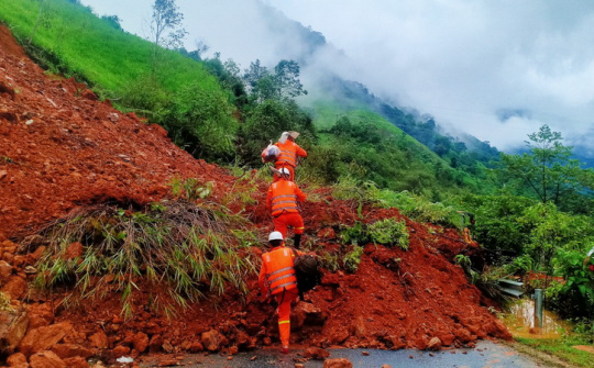 Truyền tải điện Tây Bắc 2: Ứng phó với mưa lũ, đảm bảo vận hành an toàn lưới điện
