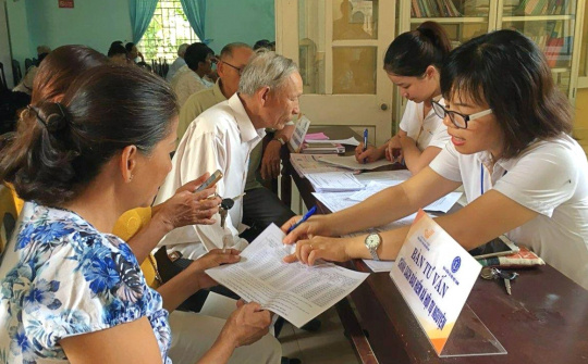 Nghỉ hưu trước tuổi vẫn phải đóng đủ 20 năm bảo hiểm xã hội
