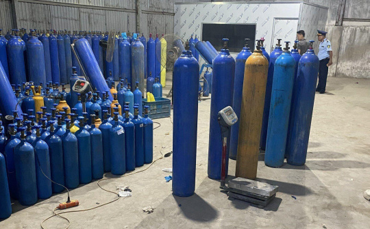 Bắc Ninh: tịch thu 1,3 tấn khí N2O (khí cười) trị giá trên 163 triệu đồng