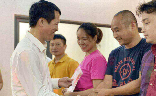 Cán thép Lưu Xá: 13 năm một ngọn nến "Happy Birthday"!