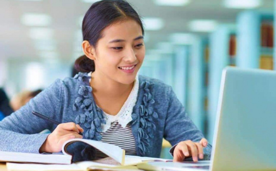 Giáo dục trực tuyến tại các trường đại học Việt Nam trong đại dịch Covid-19: Sự sẵn sàng và những khó khăn của sinh viên