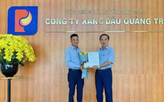 Petrolimex Quảng Trị vinh danh 2 nhân viên nhặt được của rơi trả lại người mất