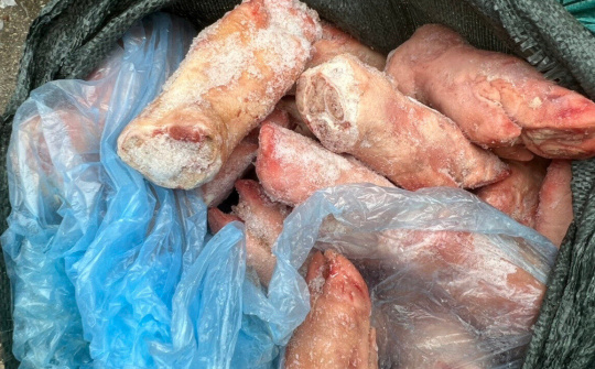 Lạng Sơn: kịp thời ngăn chặn 1,5 tấn chân giò lợn bốc mùi đang lưu thông trên thị trường