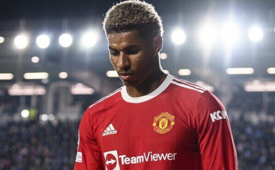 Marcus Rashford đã chiều lòng Erik ten Hag để chơi tiền đạo cắm cho Manchester United