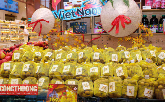 Nhãn Việt Nam lần đầu lên kệ siêu thị Thái Lan