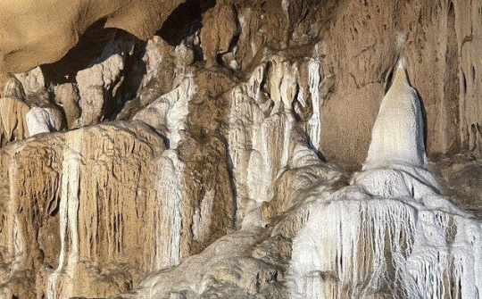 Vẻ đẹp nguyên sơ của “Ruộng bậc thang” trong hang Núi Nhỏ, Cao Bằng