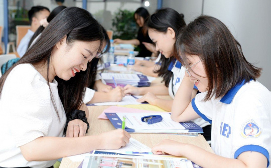 Các nhân tố ảnh hưởng đến việc hình thành ý tưởng khởi nghiệp của sinh viên khối ngành Kinh tế và Quản trị kinh doanh