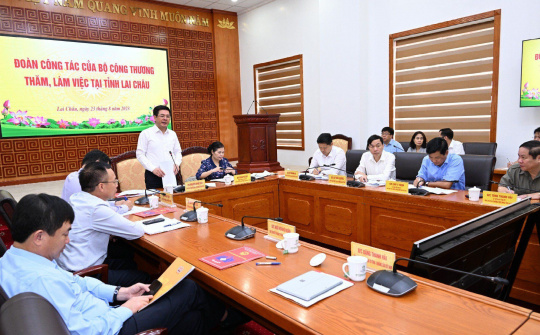 Bộ trưởng Nguyễn Hồng Diên và đoàn công tác Bộ Công Thương làm việc tại Lai Châu