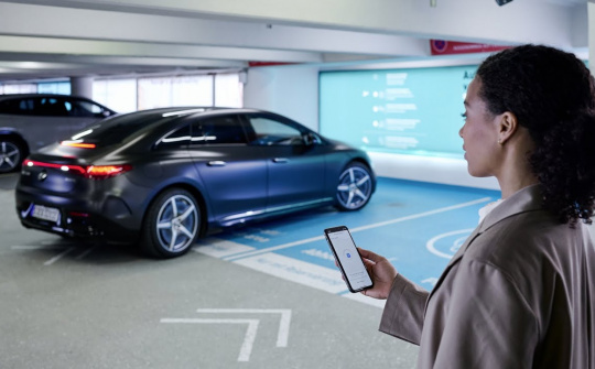 Mercedes EQE ứng dụng công nghệ đỗ xe tự động cấp 4