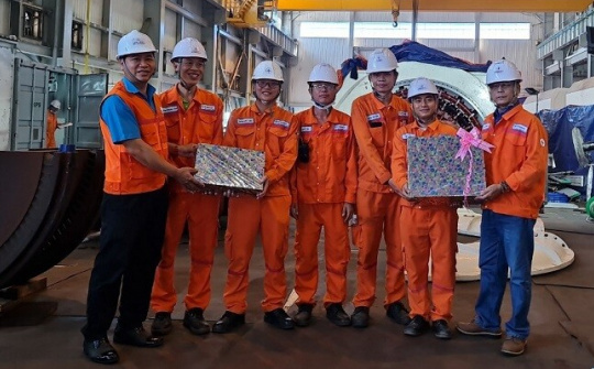 Nhiệt điện Duyên Hải động viên người lao động đang trực tiếp thực hiện đại tu Tổ máy số 2