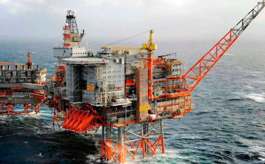 Giá xăng dầu hôm nay 3/8: Lo ngại rủi ro tài chính toàn cầu khi Hoa Kỳ bị hạ bậc tín nhiệm