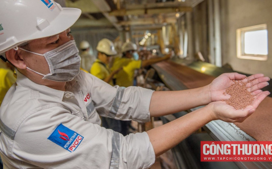 Giá phân ure thế giới lên đỉnh 3 tháng, liệu Đạm Cà Mau và Đạm Phú Mỹ có hưởng lợi?