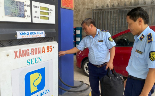 Quản lý thị trường cả nước tăng cường kiểm tra, xử lý vi phạm trong kinh doanh xăng dầu