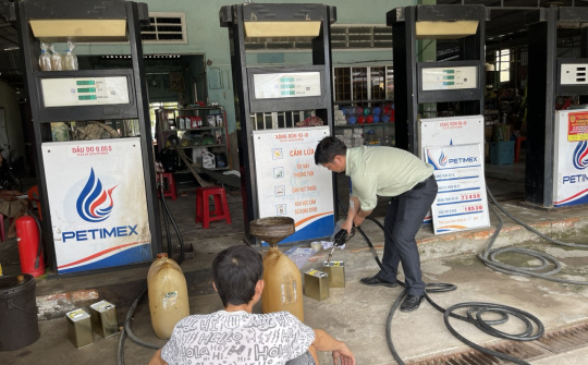 Vi phạm chất lượng xăng dầu, một doanh nghiệp bị phạt trên 200 triệu đồng