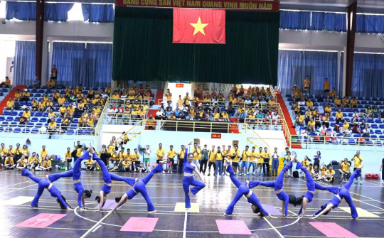 Ấn tượng mạnh với các tiết mục biểu diễn của CLB Yoga Supe Lâm Thao