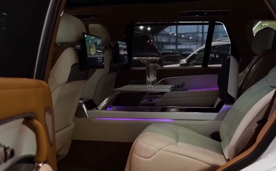 Chiêm ngưỡng nội thất "siêu xịn" của Range Rover SV 2024