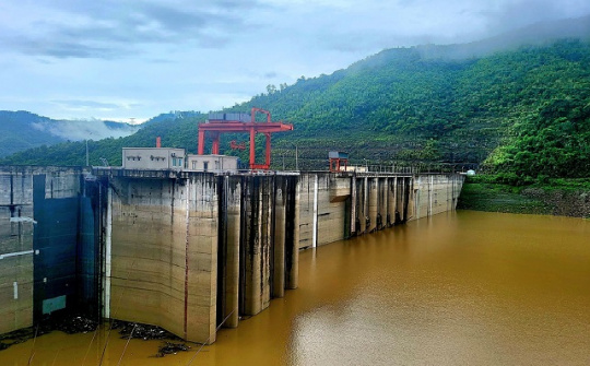 Hồ thủy điện Bản Vẽ tiếp tục tích nước, cắt giảm lũ cho hạ du