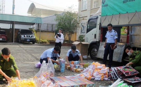Liên tiếp phát hiện số lượng lớn đồ chơi trẻ em nhập lậu