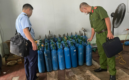 Bắc Ninh: Xử phạt hành chính, buộc tiêu hủy trên 380 kg khí cười