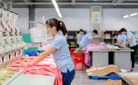 May Sông Hồng: Đơn hàng sẽ dồi dào trở lại từ quý 4, cổ phiếu MSH tăng “nóng”