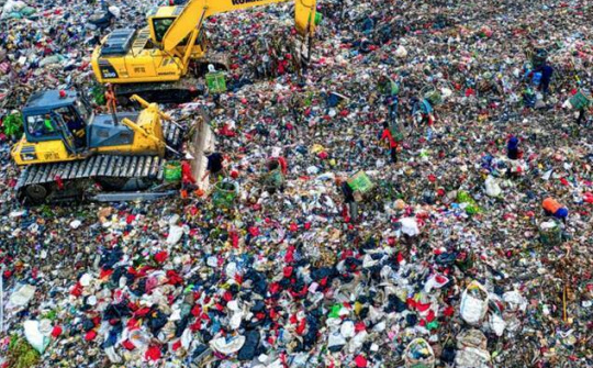 2/3 số lượng hàng may mặc sản xuất trên toàn cầu bị đưa vào... bãi rác mỗi năm