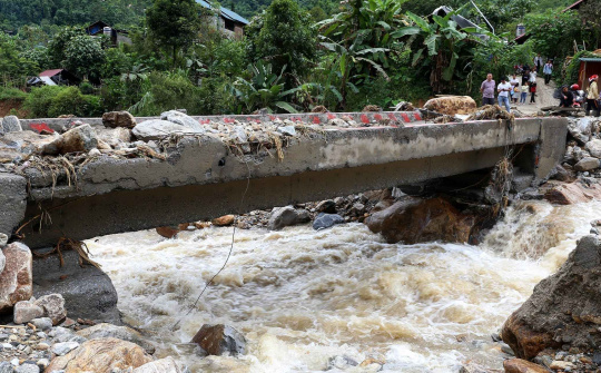 Khắc phục hậu quả lũ quét tại Lào Cai và ứng phó mưa lũ ở miền núi